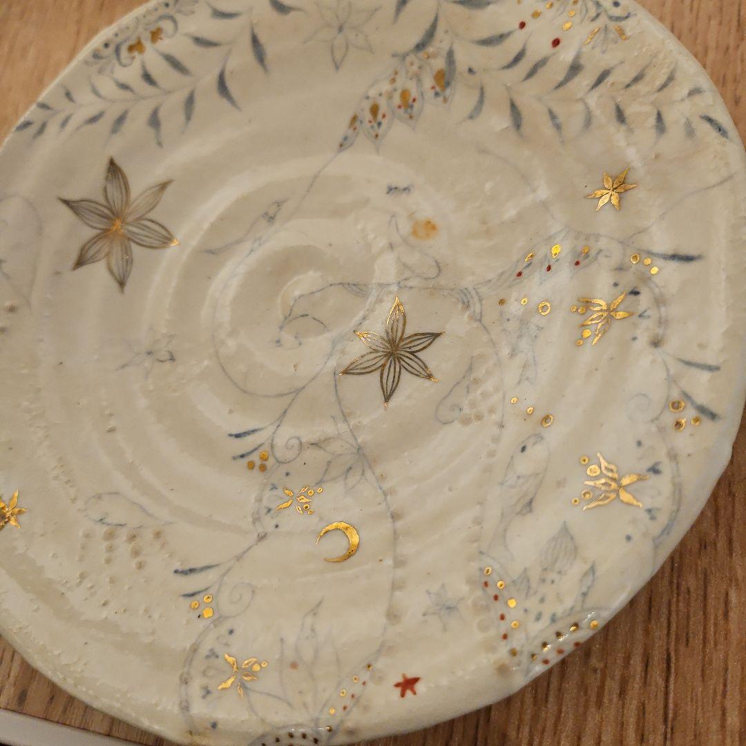 手描きの花と象、お魚の模様の皿