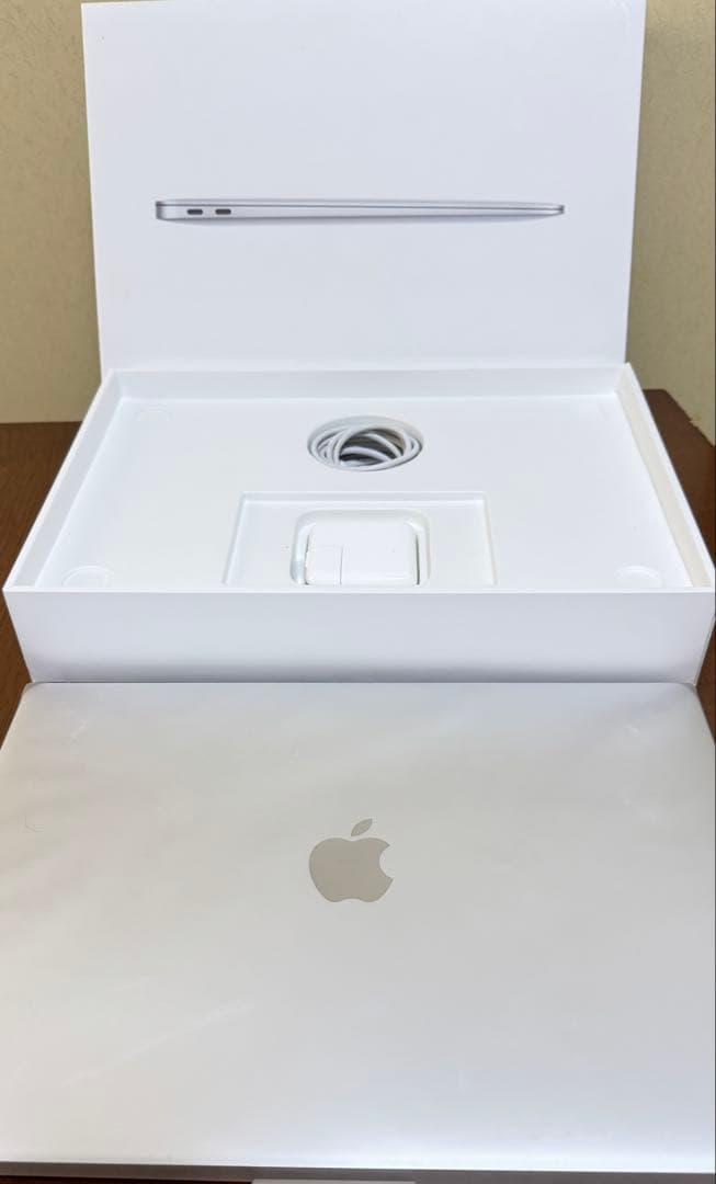 M1 Macbook Air 16G /256GBシルバー13インチ