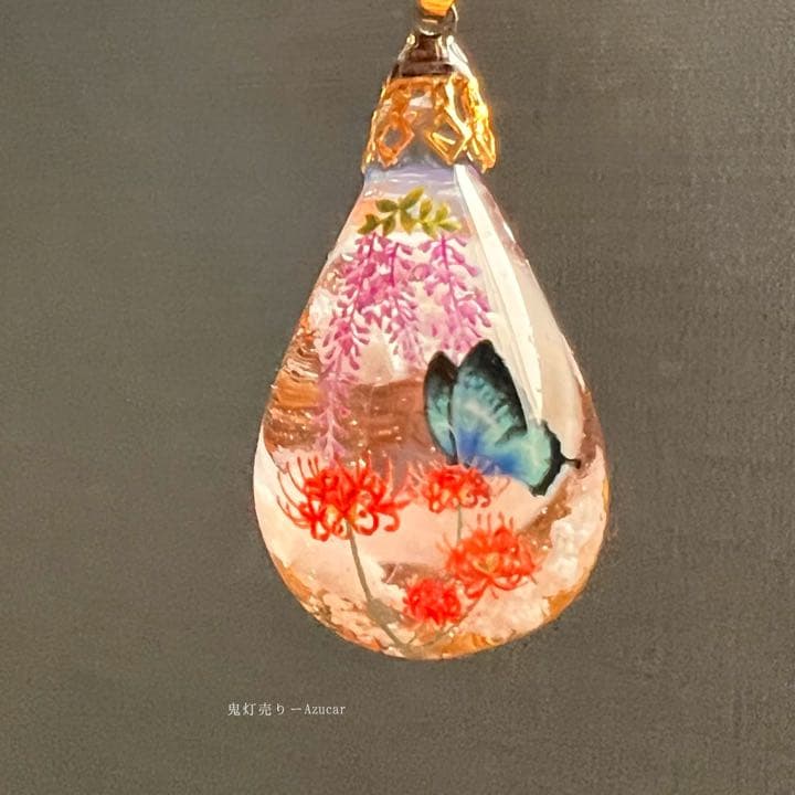 夕焼け空に咲き誇る彼岸花と藤の花とモルフォ蝶の雲レジンオルゴナイト蓄光ネックレス