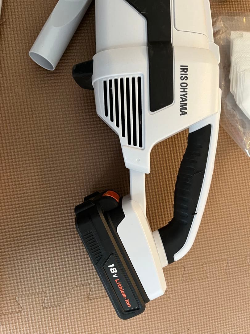 アイリスオーヤマ　充電式掃除機　JCL18-W