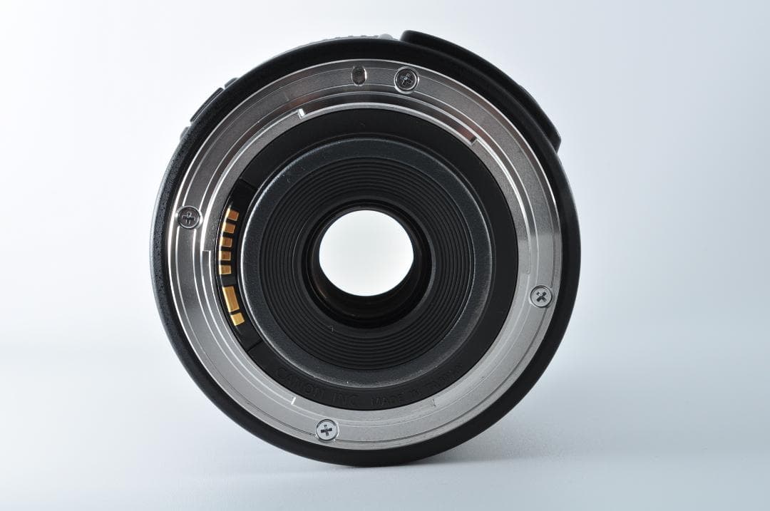 ☆極上美品Canon EF-S 18-135mm F3.5-5.6 IS STM