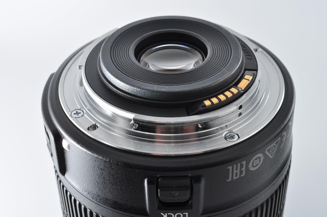 ☆極上美品Canon EF-S 18-135mm F3.5-5.6 IS STM