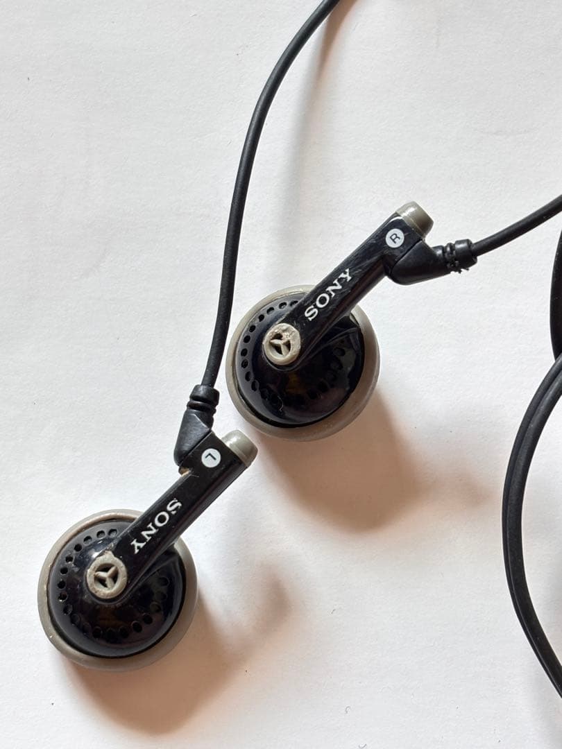 SONY WM-102 カセットプレーヤー　イヤホン付き　　ジャンク品