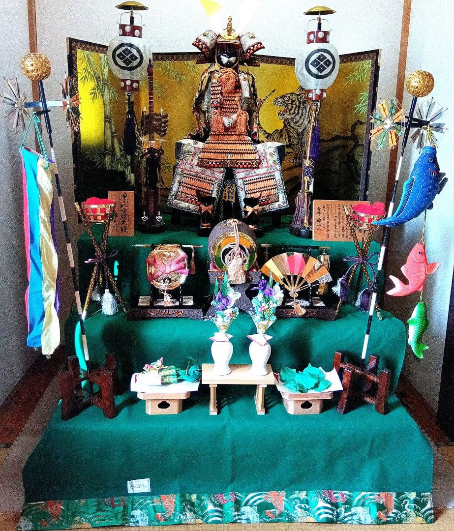 五月人形 雄山作大鎧黒小札13号 三段飾り