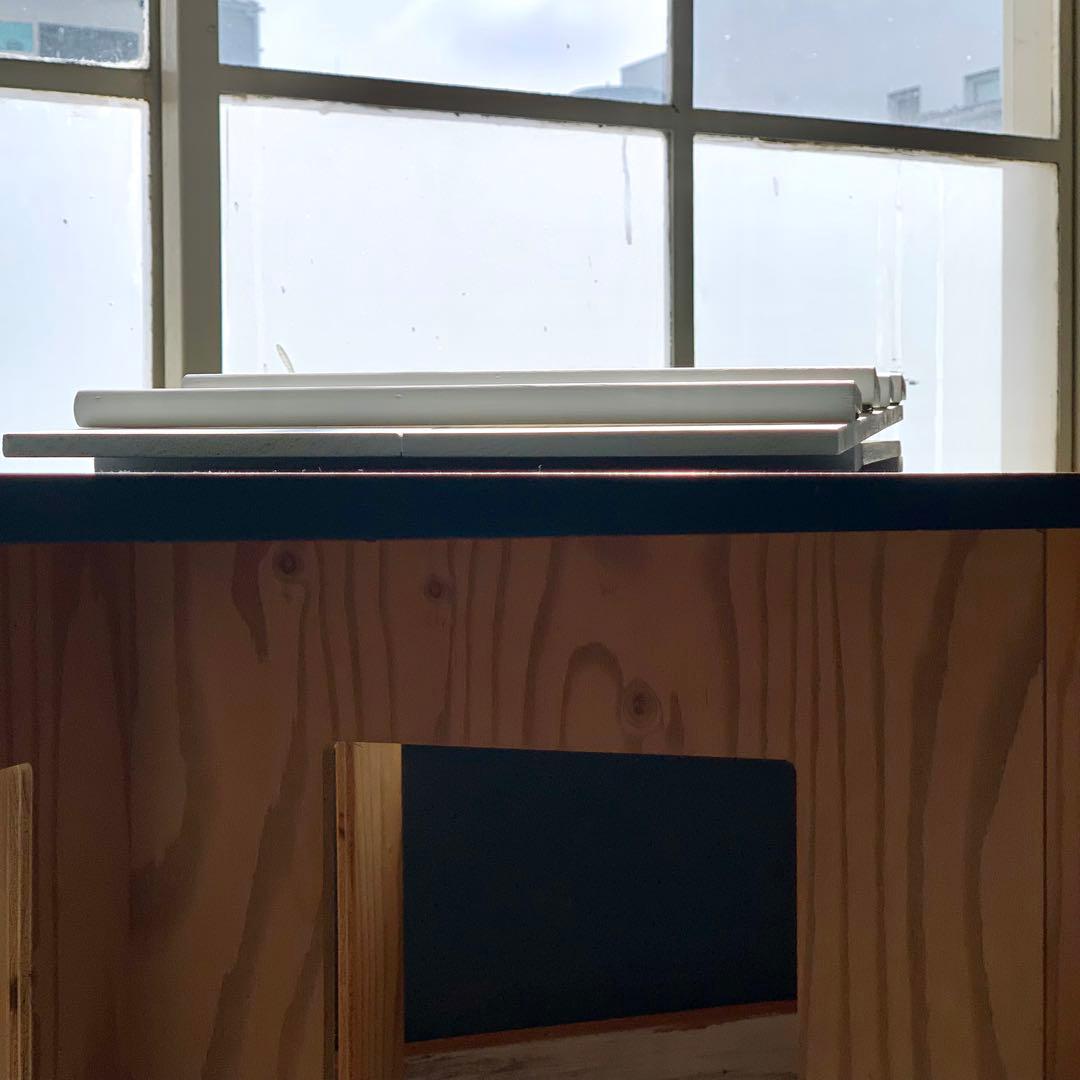 木製折りたたみ什器　傾斜ディスプレイ4段式　【オリタタムヤーツ】