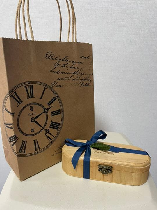 ハンドメイドの腕時計
