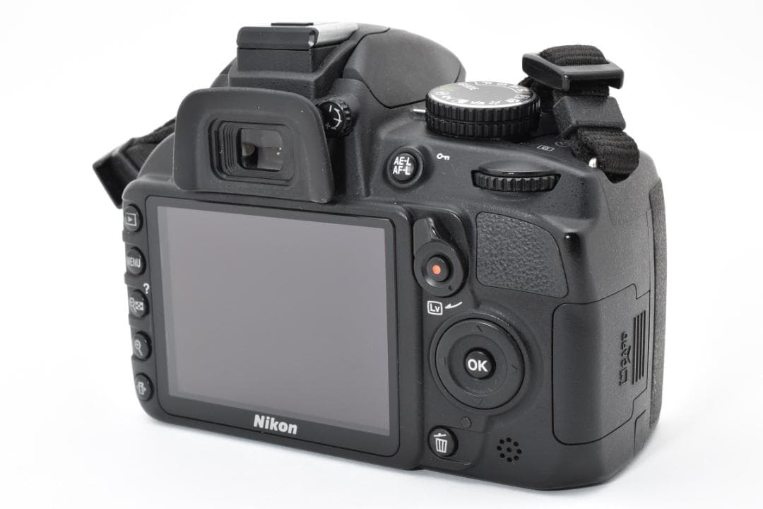★撮影枚数2,576枚・液晶黄変★ ニコン D3100 ボディ #21948