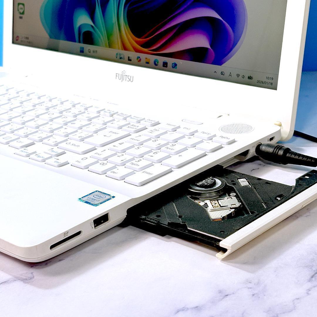 美品☆Corei7・8GB・SSD512・Win11・ホワイト・ノートパソコン