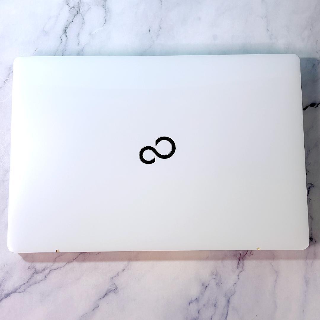 美品☆Corei7・8GB・SSD512・Win11・ホワイト・ノートパソコン