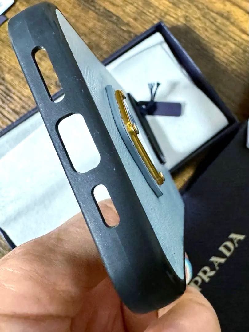 PRADA サフィアーノレザー iPhone13proケース1ZH149