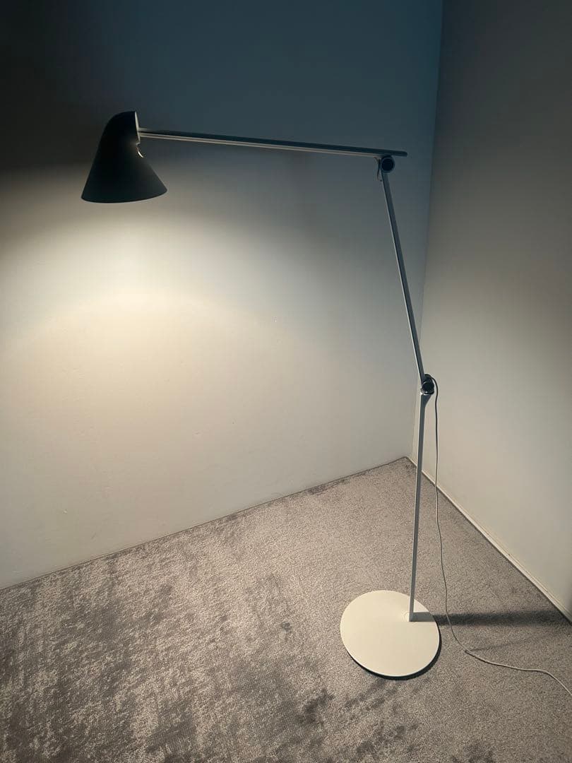 ルイスポールセン LouisPoulsen NJP フロアランプ　ホワイト