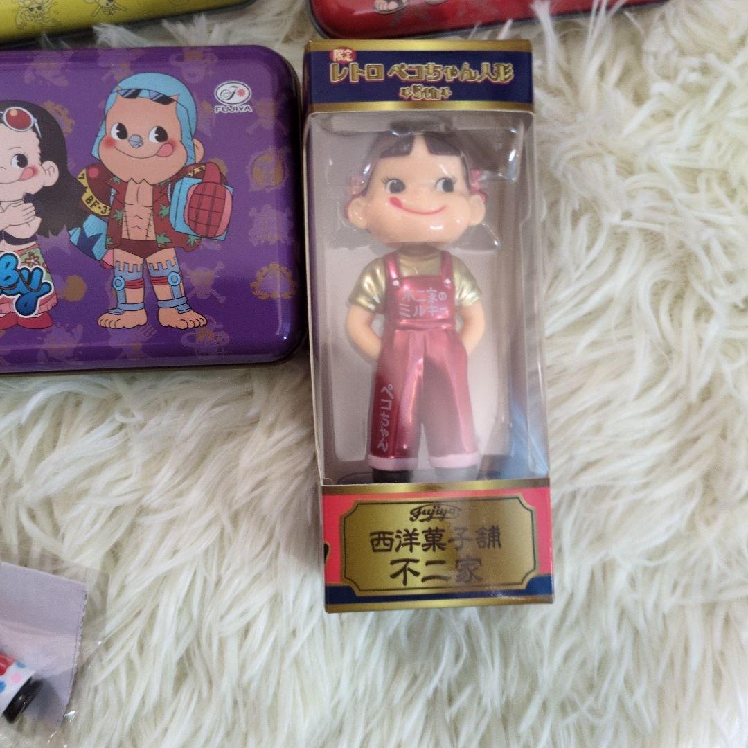 ミニキャラクター缶5個セットとフィギュア ぺこちゃん　ワンピース