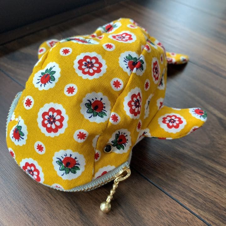 クジラポーチ　プロバンス柄　プラスチックアイ付き　ハンドメイド