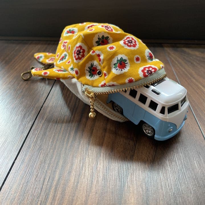 クジラポーチ　プロバンス柄　プラスチックアイ付き　ハンドメイド