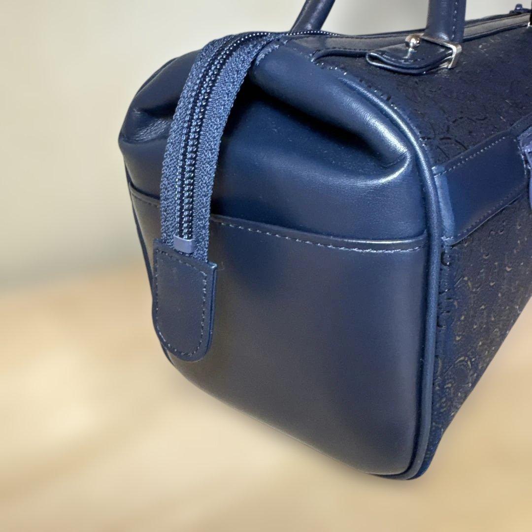 印傳屋　上品なネイビーブルーに唐草模様のバッグ(ボストンバッグ)