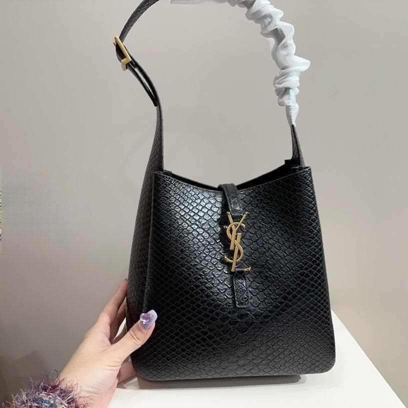 YSL ブラックショルダーバッグ