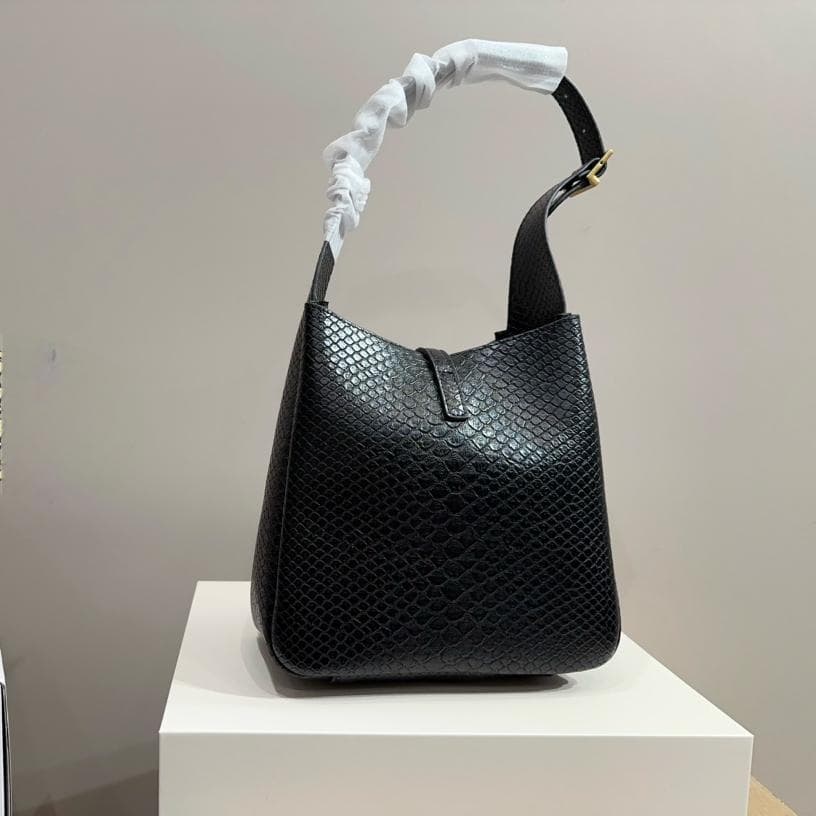 YSL ブラックショルダーバッグ