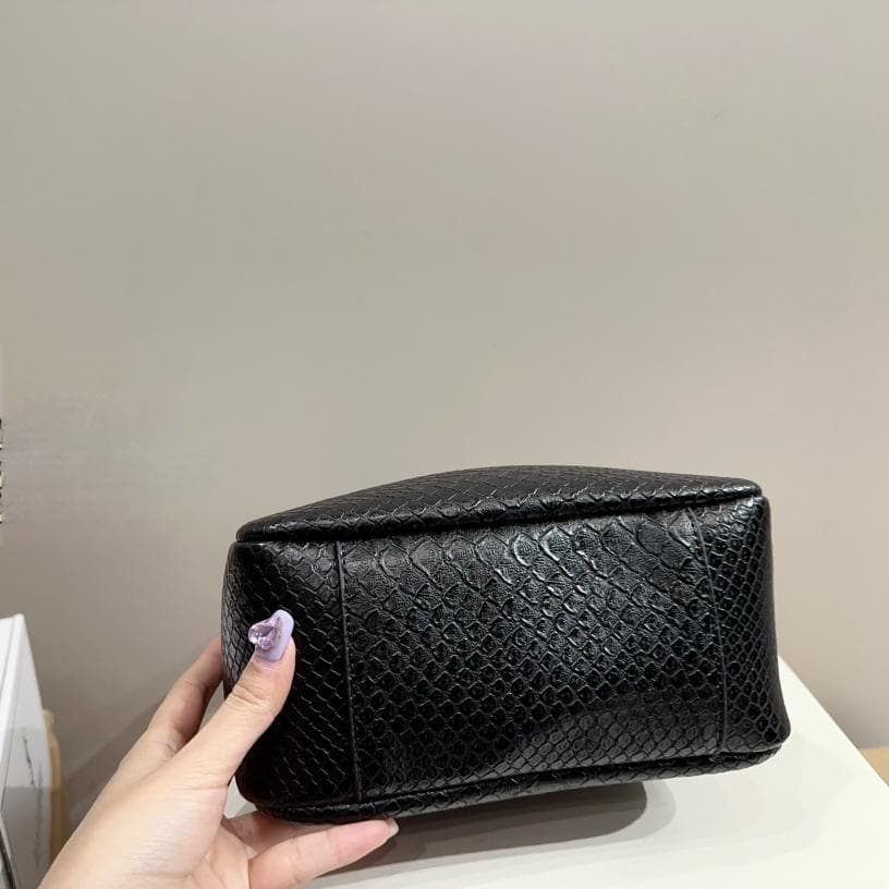 YSL ブラックショルダーバッグ