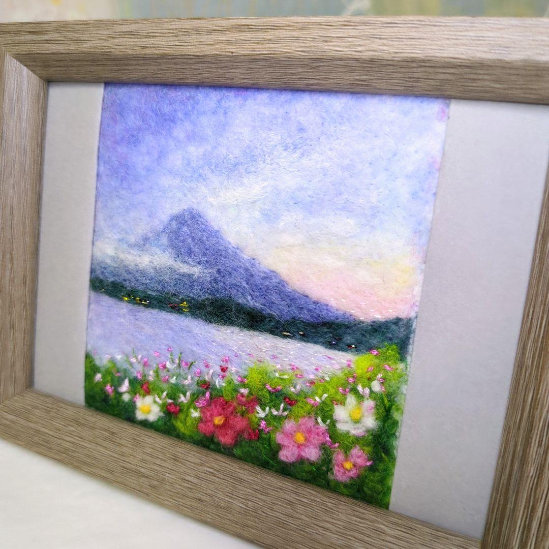羊毛フェルト 刺繍「夕暮れのコスモスと⋯」「緑いっぱいの公園a」フレーム2点