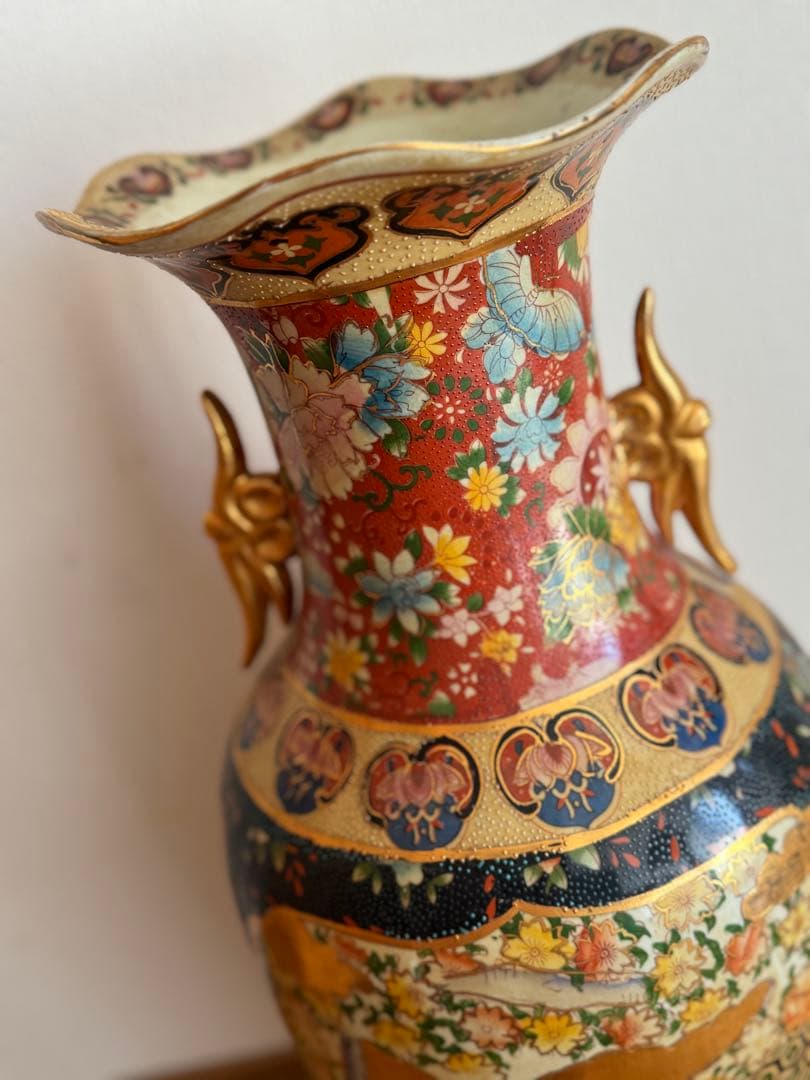 飾り壺 大型 金彩耳 薩摩焼風　花 蝶 車 陶器 花瓶