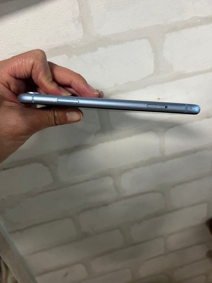 iPhone XR 64G 水色　背面割れ