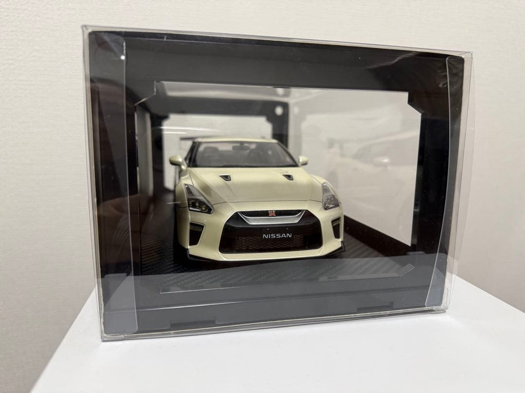 Nissan GT-R 1/43 スケール ホワイト
