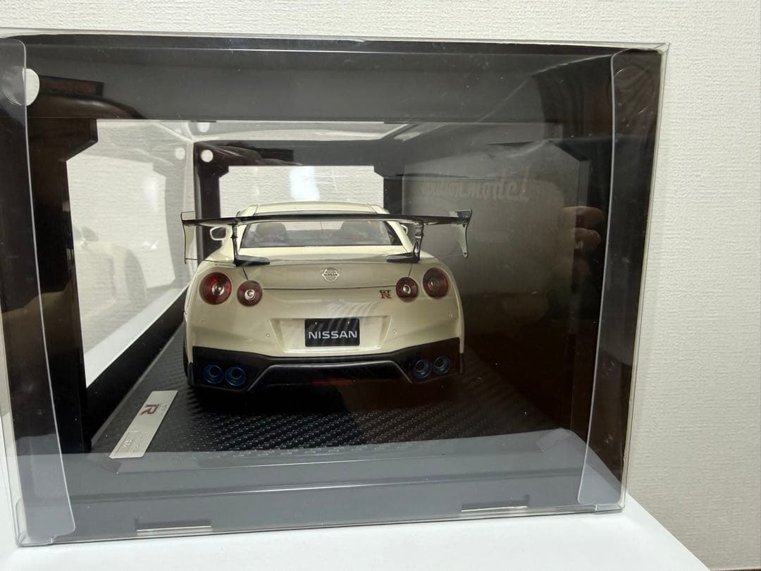 Nissan GT-R 1/43 スケール ホワイト