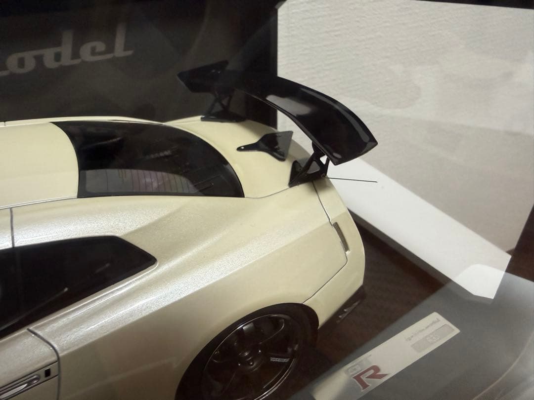 Nissan GT-R 1/43 スケール ホワイト