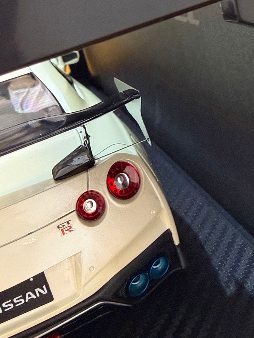Nissan GT-R 1/43 スケール ホワイト