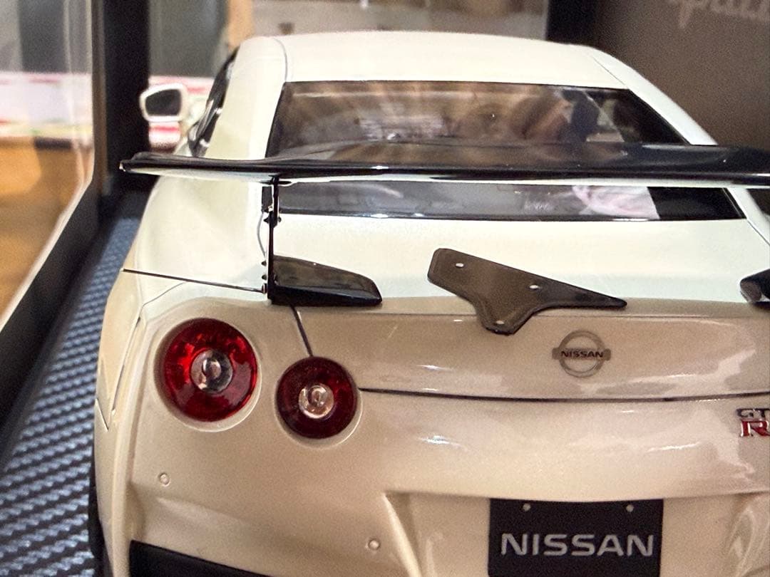 Nissan GT-R 1/43 スケール ホワイト