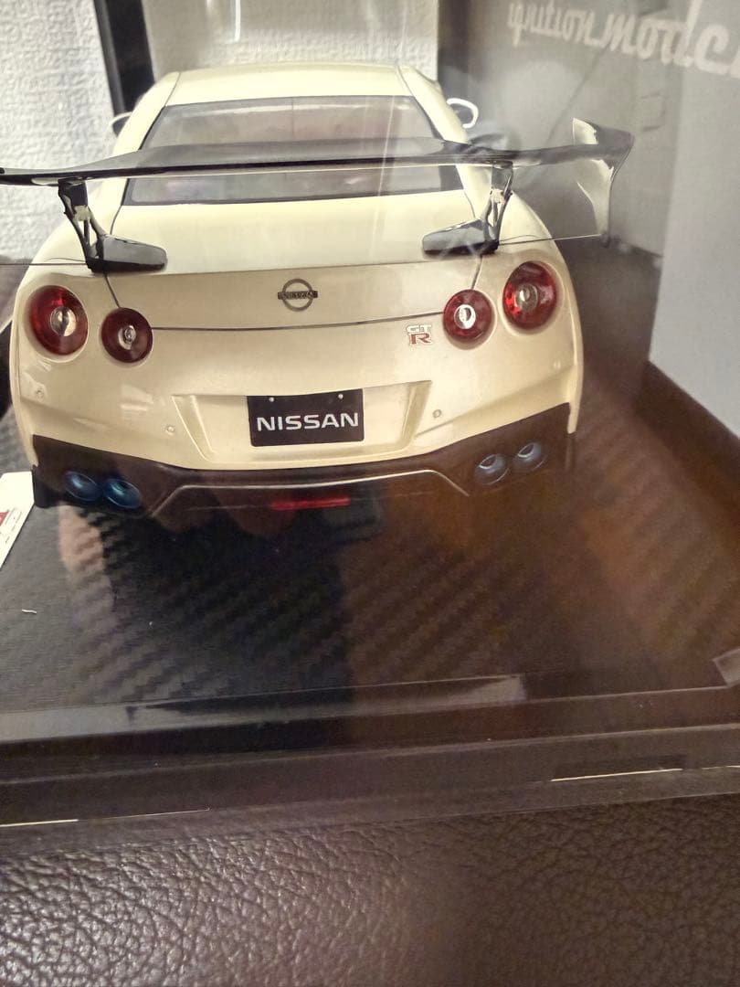 Nissan GT-R 1/43 スケール ホワイト