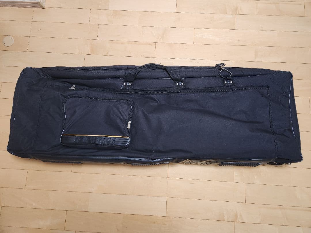 訳あり　Roland FA-08 88鍵 シンセサイザー ケース付　送料込み