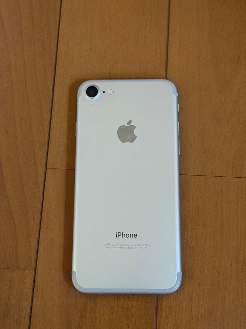 【値下げ】SIMロック解除・初期化済みiPhone7シルバー 128GB 73%