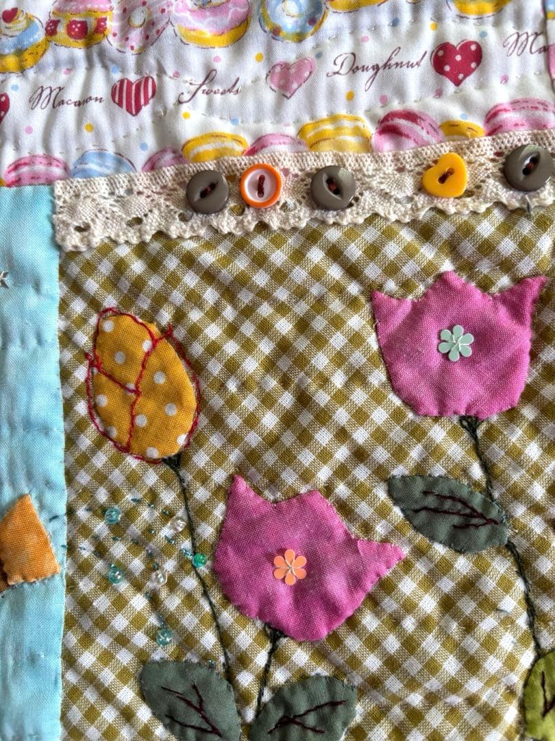 パッチワーク　キルト　タペストリー　刺繍　アップリケ