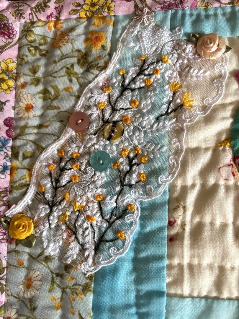 パッチワーク　キルト　タペストリー　刺繍　アップリケ