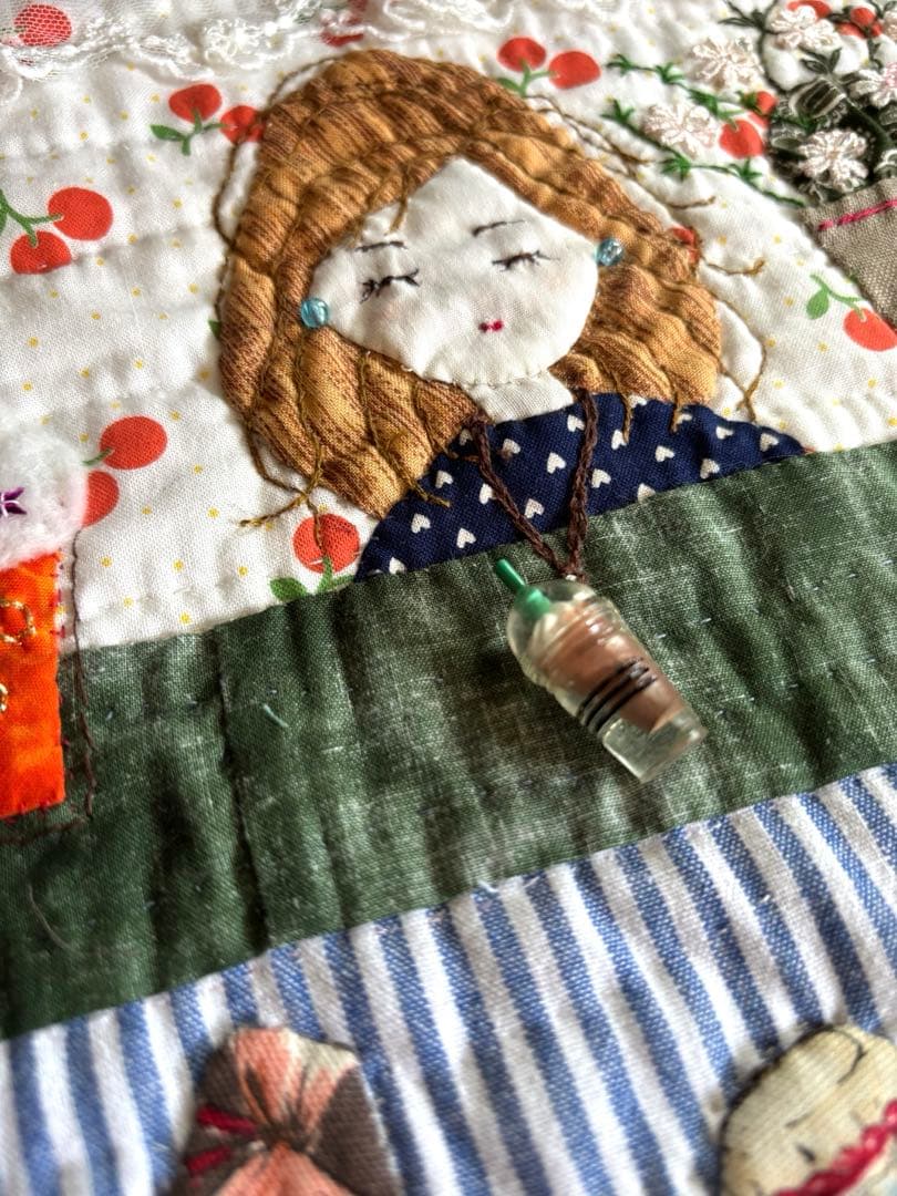 パッチワーク　キルト　タペストリー　刺繍　アップリケ