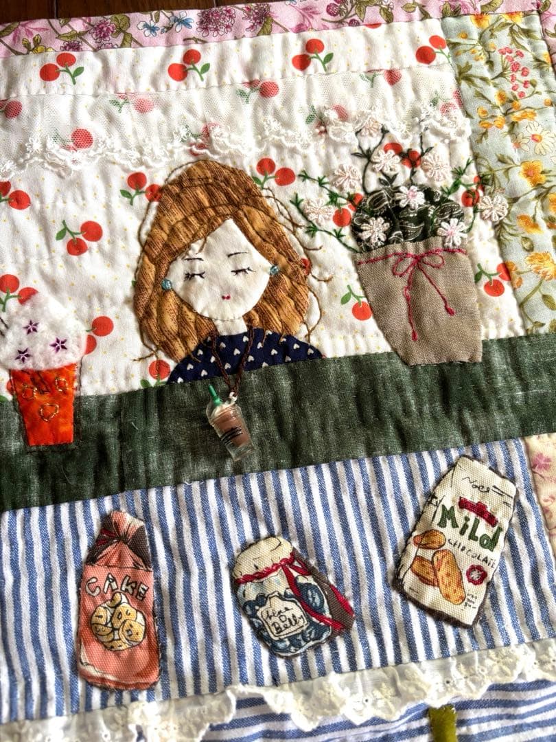 パッチワーク　キルト　タペストリー　刺繍　アップリケ