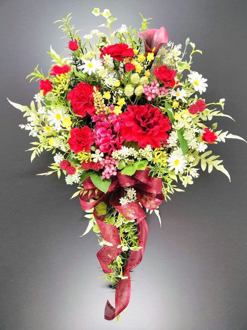 商品名【咲華】華やか❤️カーネーションの花束風スワッグリース 春リース玄関リース