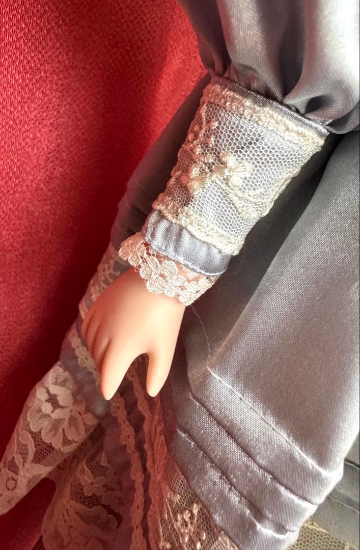 パリのLa Pelucherie（ラ・プルシュリー）のヴィンテージ　ビスクドール