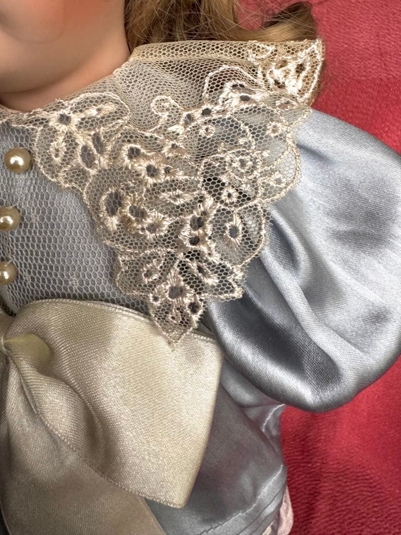 パリのLa Pelucherie（ラ・プルシュリー）のヴィンテージ　ビスクドール