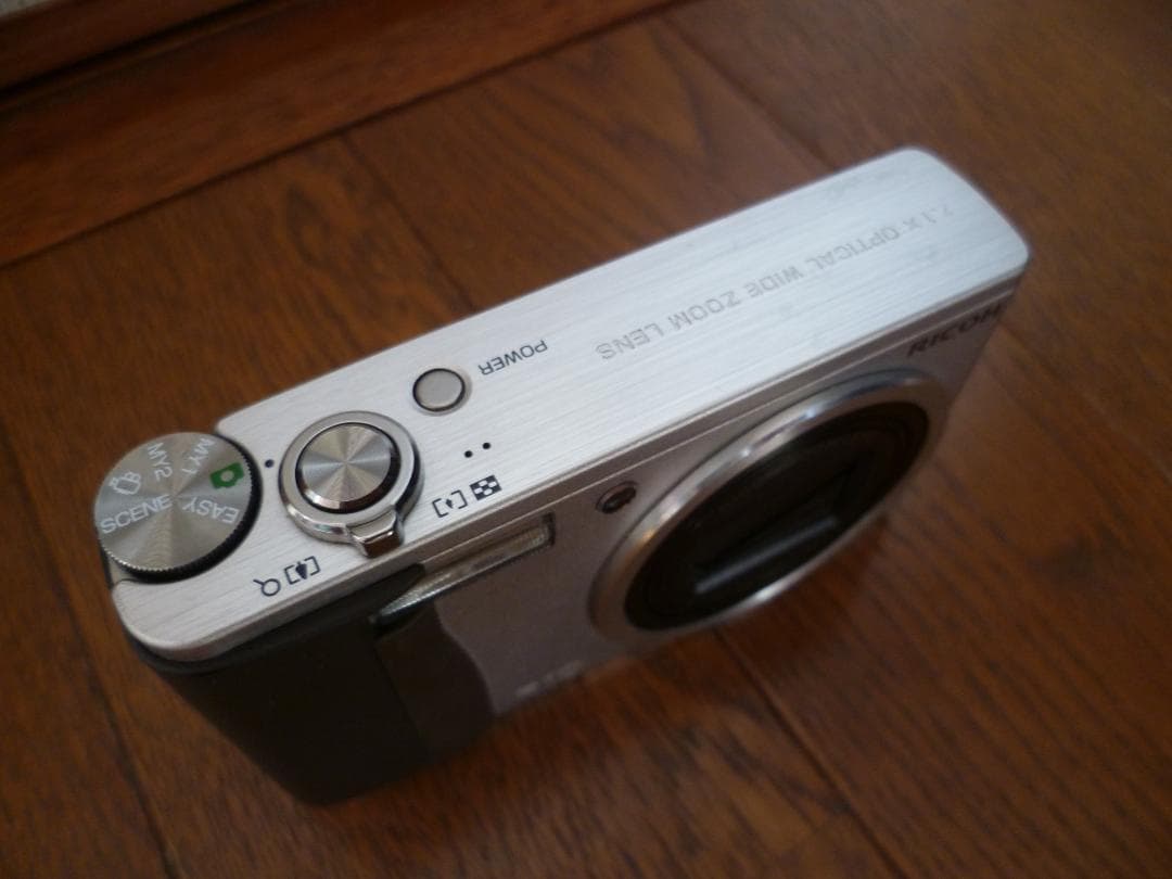 ★RICOH リコー R10 コンパクトデジタルカメラ★