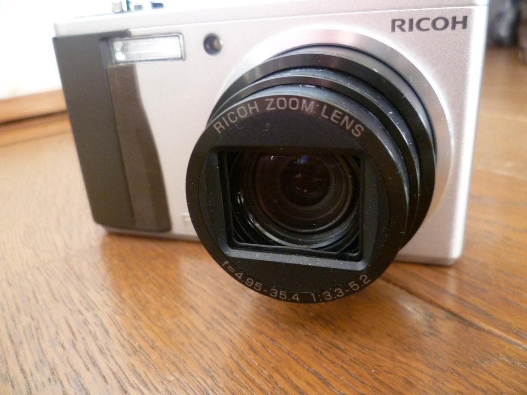 ★RICOH リコー R10 コンパクトデジタルカメラ★