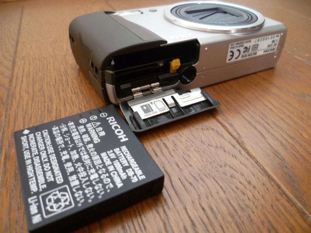 ★RICOH リコー R10 コンパクトデジタルカメラ★