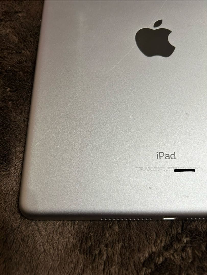 iPad 第5世代 32GB Wi-Fi 本体のみ 初期化済 背面キズあり