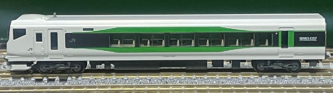 KATO10-1883 E257系5000番台 (2号車欠品)