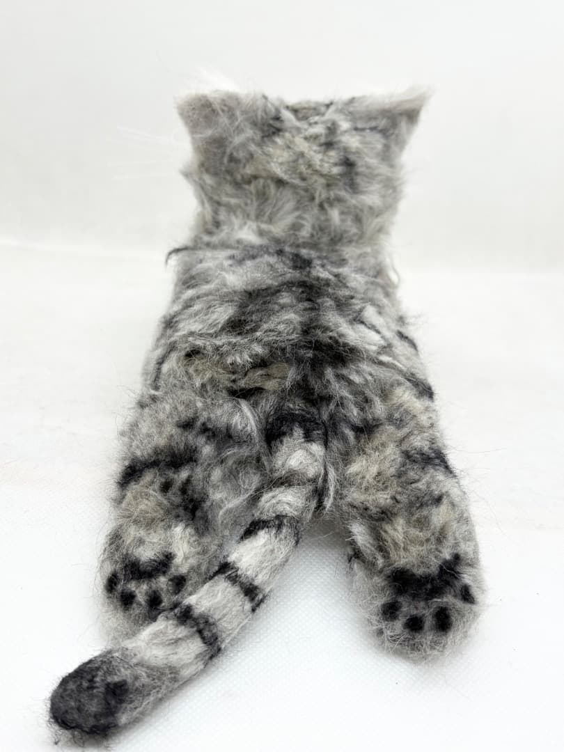 A猫 羊毛フェルト　ゴロンとしてるサバトラ猫【ハンドメイド 猫