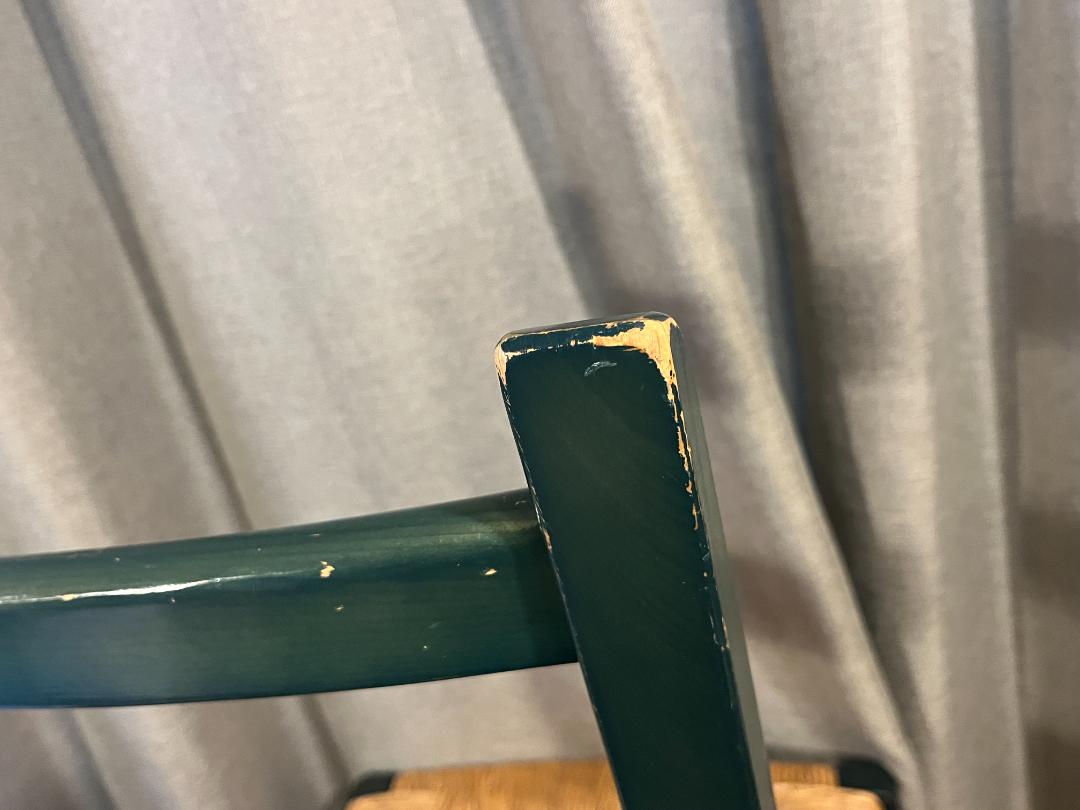 深緑色のラッシチェア　木製椅子　グリーン