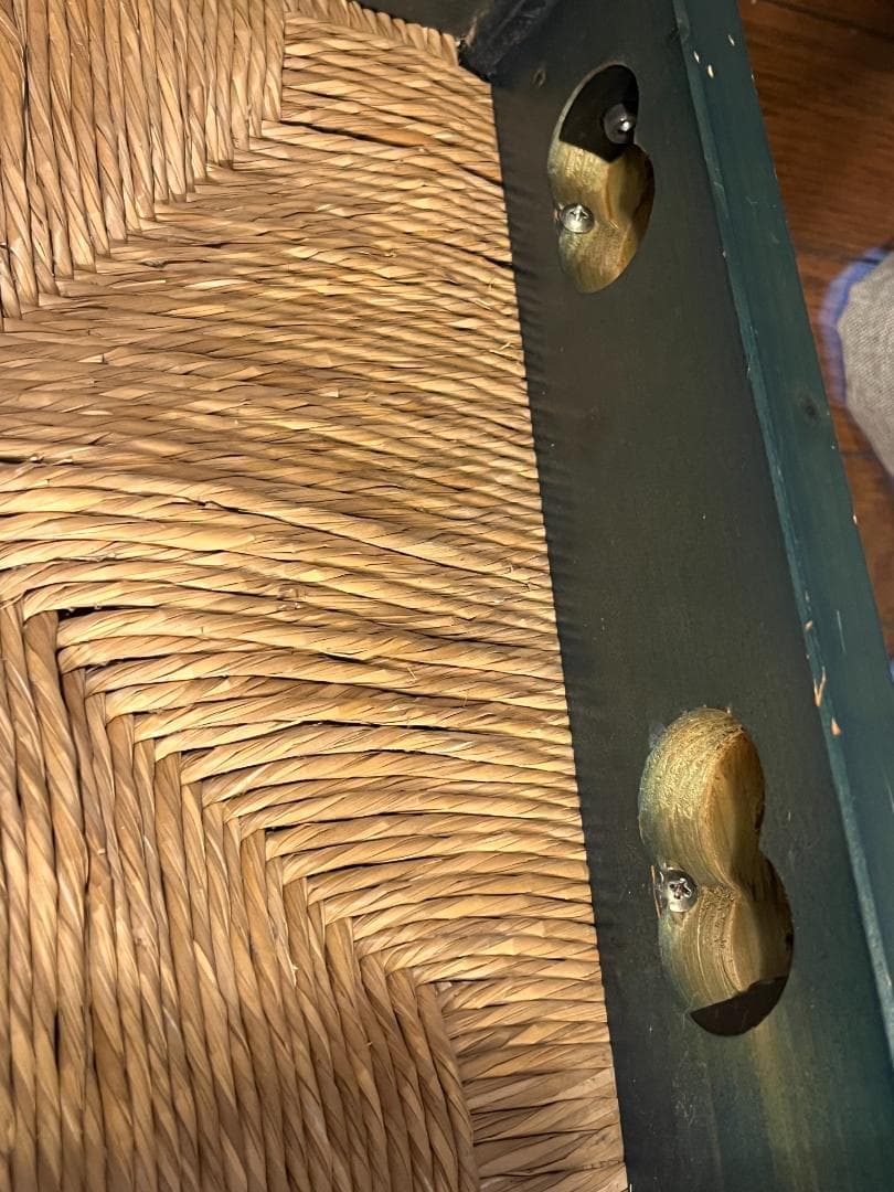 深緑色のラッシチェア　木製椅子　グリーン