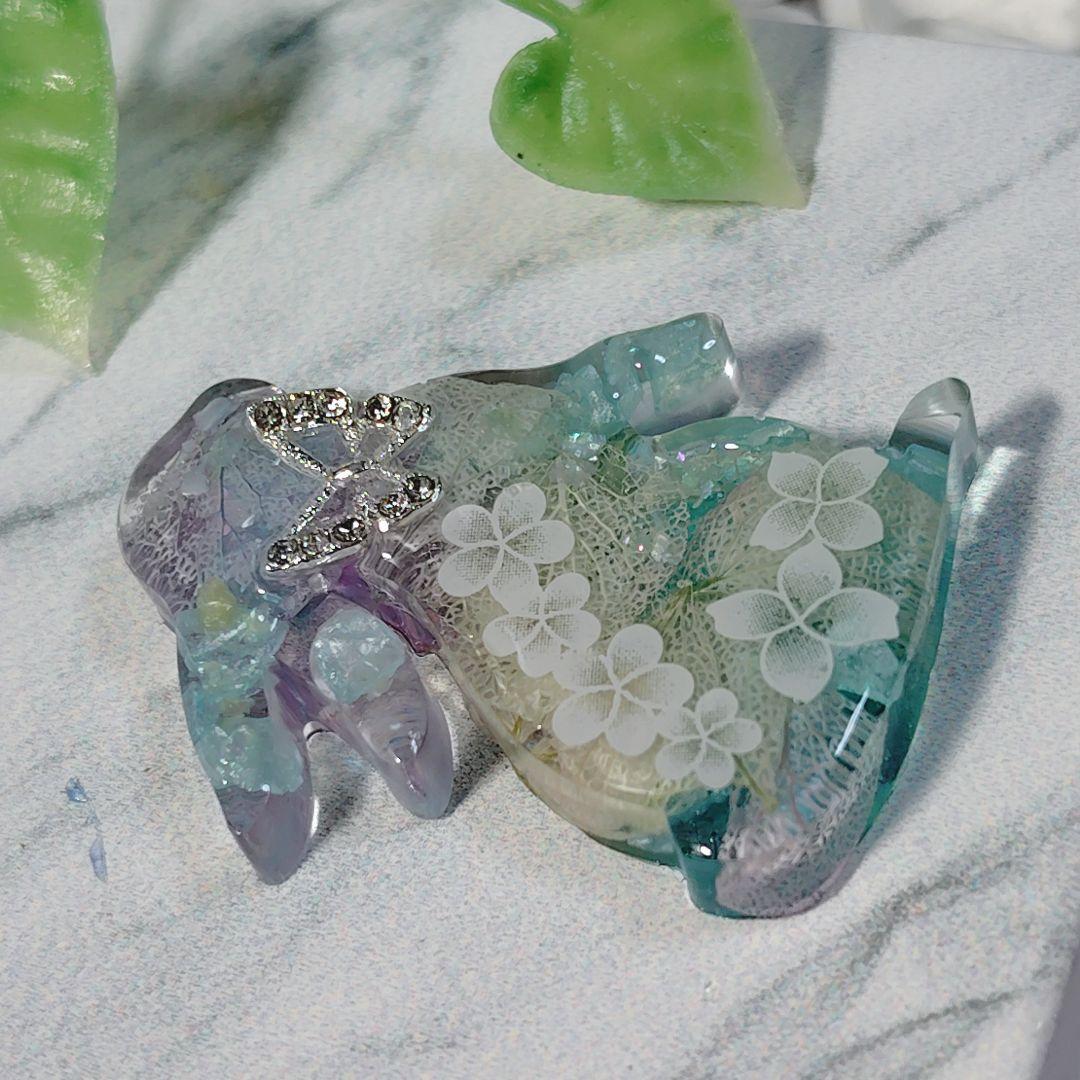 738.見上げうさぎハンドメイドレジンアクセサリー