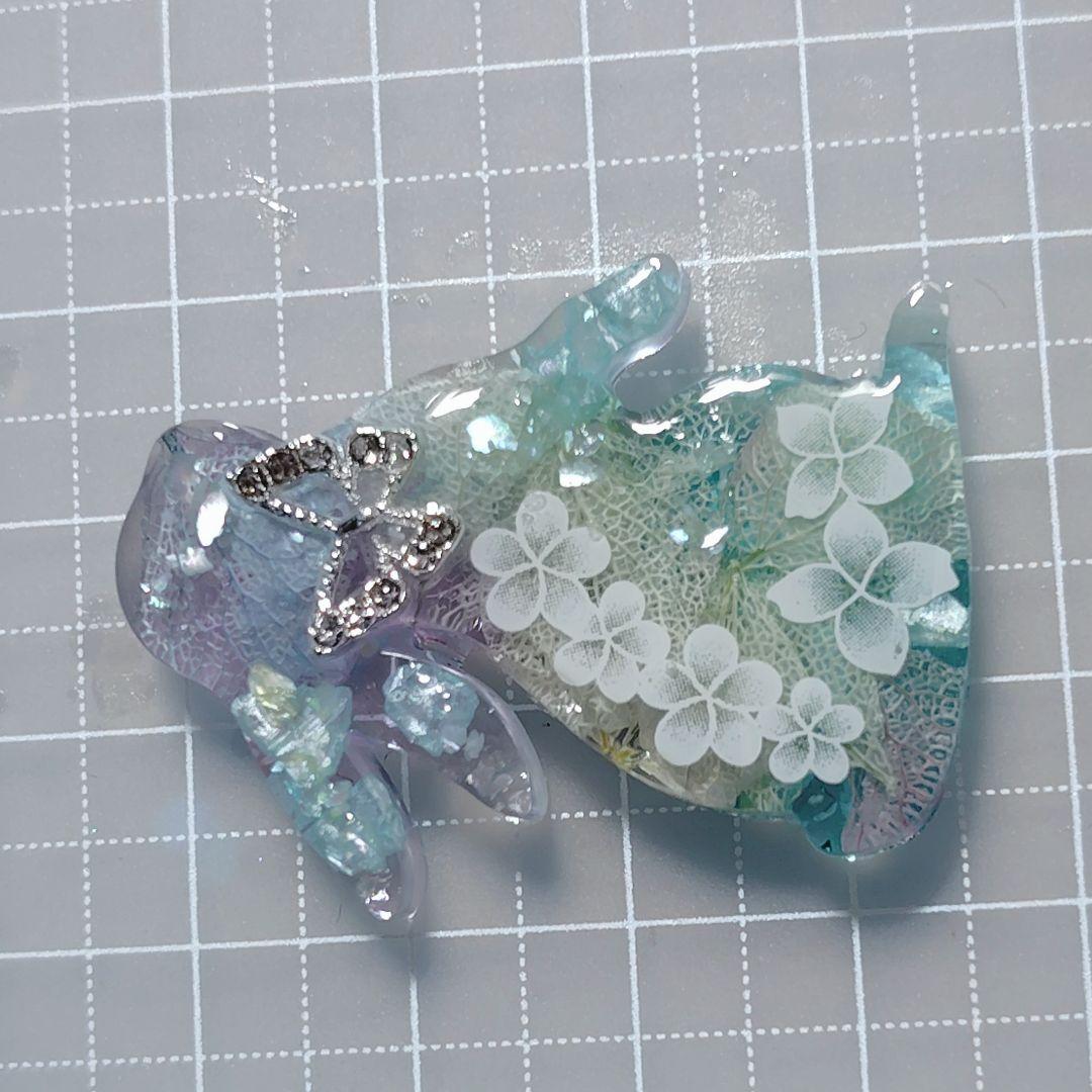 738.見上げうさぎハンドメイドレジンアクセサリー